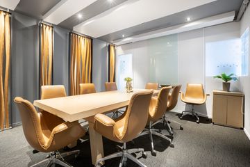Office for rent in Bang Kapi, Bangkok near MRT Phra Ram 9