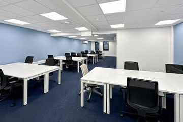 Office for rent in Huai Khwang, Bangkok near MRT Sutthisan