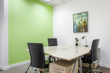 Office for rent in Huai Khwang, Bangkok near MRT Sutthisan
