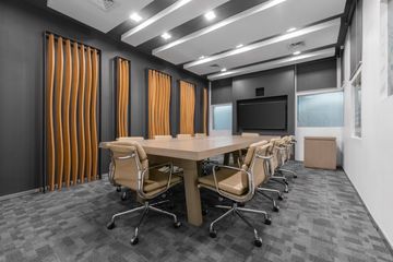 Office for rent in Huai Khwang, Bangkok near MRT Sutthisan