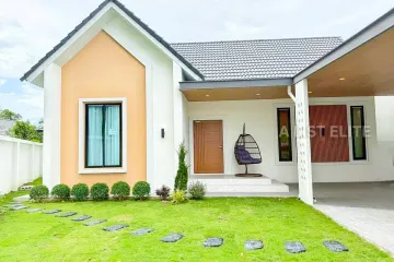 3 Bedroom House for sale in Na Kluea, Chonburi