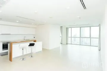 2 Bedroom Condo for sale in Khlong Ton Sai, Bangkok near BTS Charoen Nakhon