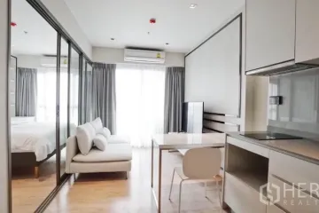 1 Bedroom Condo for sale in Whizdom Station Ratchada-Thapra, Dao Khanong, Bangkok near BTS Talat Phlu