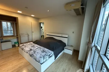 1 Bedroom Condo for rent in Silom Suite, Silom, Bangkok near BTS Chong Nonsi