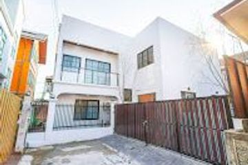 5 Bedroom House for rent in Huai Khwang, Bangkok