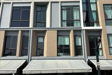 3 Bedroom Townhouse for sale in Estara Haven Pattanakarn 20, Suan Luang, Bangkok