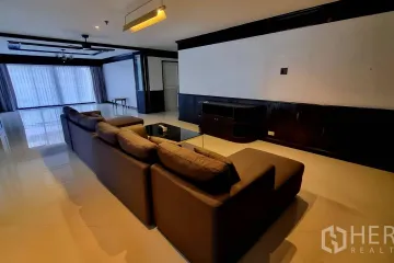 3 Bedroom Condo for rent in Baan Prompong, Khlong Tan Nuea, Bangkok