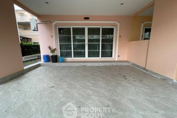 3 Bedroom Townhouse for rent in Bang Chak, Bangkok