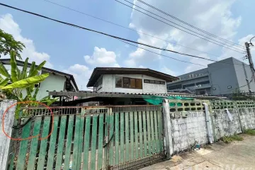 Commercial for rent in Khlong Tan Nuea, Bangkok