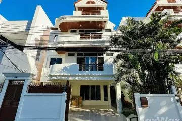 5 Bedroom House for rent in Khlong Toei Nuea, Bangkok near MRT Sukhumvit