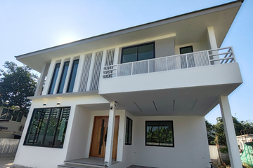 5 Bedroom House for rent in Chan Kasem, Bangkok near MRT Chankasem