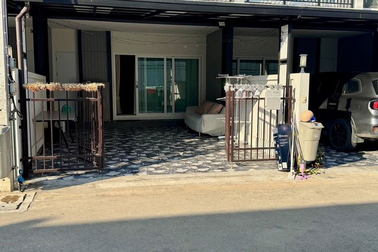 3 Bedroom Townhouse For Rent