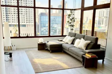 2 Bedroom Condo for sale in The Emporio Place, Khlong Tan, Bangkok near BTS Phrom Phong