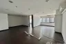 Office for rent in Sorachai Building Sukhumvit, Khlong Tan Nuea, Bangkok near BTS Ekkamai
