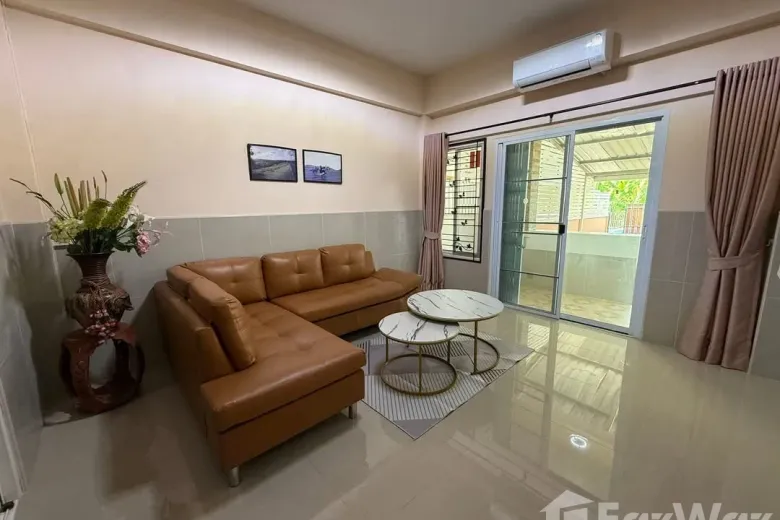 3 Bedroom Townhouse For Rent