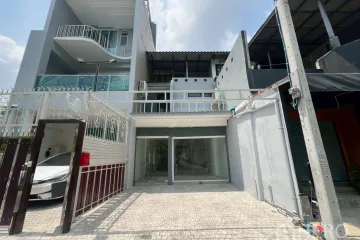 Office for rent in Phra Khanong Nuea, Bangkok near BTS Ekkamai