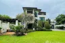 4 Bedroom House for rent in Chan Kasem, Bangkok near MRT Chankasem