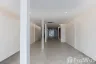 2 Bedroom Commercial for rent in Phra Khanong Nuea, Bangkok near BTS Ekkamai