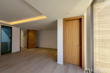 5 Bedroom Office for Sale or Rent in Phra Khanong Nuea, Bangkok