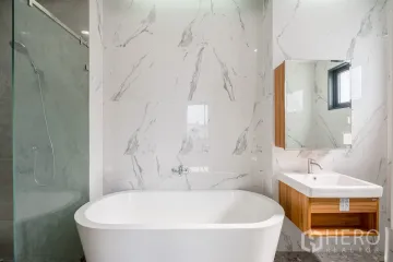 5 Bedroom Office for rent in Khlong Tan, Bangkok near BTS Thong Lo