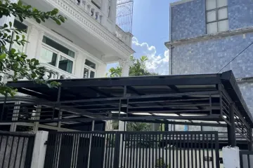 3 Bedroom Office for rent in Phra Khanong Nuea, Bangkok