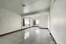 7 Bedroom Office for rent in Din Daeng, Bangkok near MRT Sutthisan
