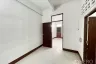 7 Bedroom Office for rent in Din Daeng, Bangkok near MRT Sutthisan