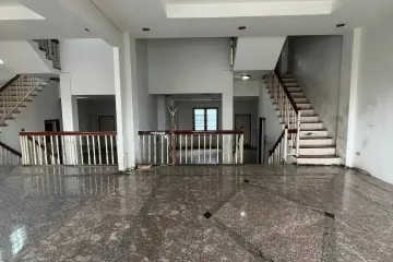 Commercial for rent in Khlong Tan Nuea, Bangkok