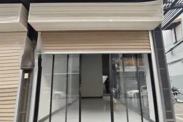 2 Bedroom Commercial for Sale or Rent in Ban Bat, Bangkok near MRT Sam Yot