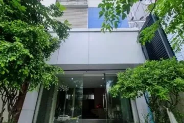 Commercial for rent in Khlong Tan Nuea, Bangkok