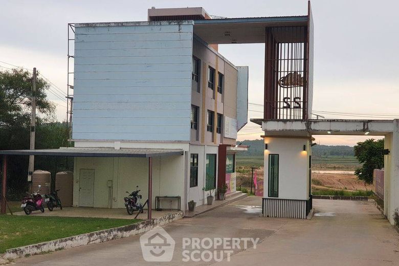 7 Bedroom Townhouse For Rent
