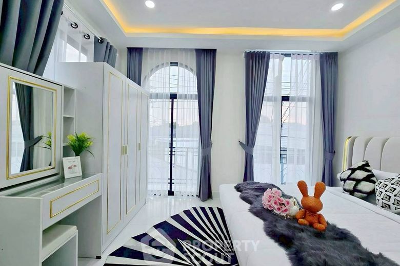 3 Bedroom Townhouse For Rent