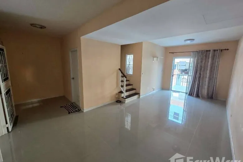 3 Bedroom Townhouse For Rent