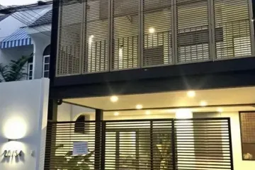 2 Bedroom Townhouse for rent in Khlong Tan Nuea, Bangkok