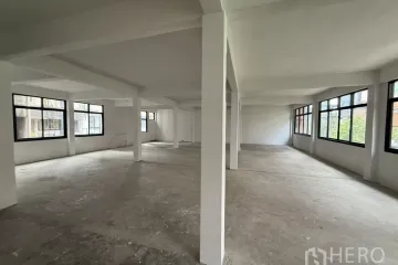 Office for rent in Silom, Bangkok near MRT Silom