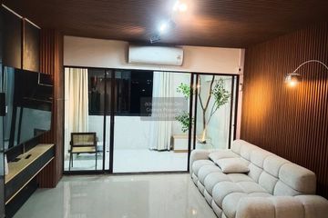 2 Bedroom Condo for sale in Srivara Mansion 2, Din Daeng, Bangkok near MRT Thailand Cultural Centre