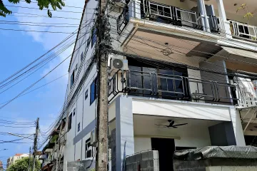 5 Bedroom Townhouse for sale in Patong, Phuket