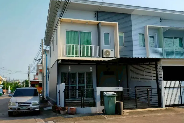 3 Bedroom Townhouse For Rent