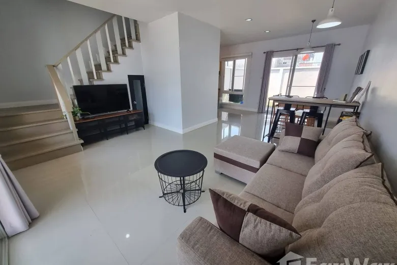 3 Bedroom Townhouse For Rent
