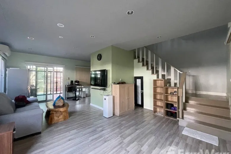 3 Bedroom Townhouse For Rent