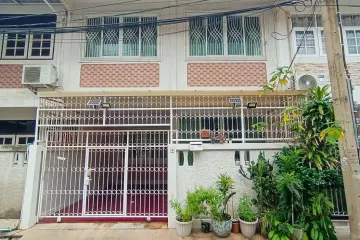 3 Bedroom Townhouse for sale in Bang Bamru, Bangkok