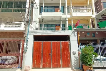 5 Bedroom Townhouse for sale in Bang Bamru, Bangkok