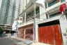5 Bedroom Townhouse for sale in Bang Bamru, Bangkok