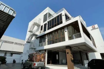 Office for rent in Sam Sen Nok, Bangkok near MRT Phawana