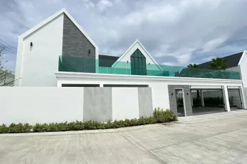 3 Bedroom House for sale in Larelana Villa, Huai Yai, Chonburi