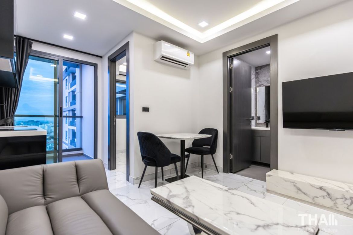 1 Bedroom Condo with City and Sea View
