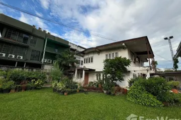 3 Bedroom House for rent in Khlong Tan Nuea, Bangkok