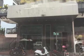 Commercial for rent in Khlong Tan Nuea, Bangkok