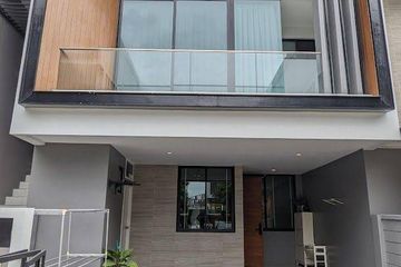 3 Bedroom Townhouse for sale in NIRVANA BEYOND RAMA 9, Saphan Sung, Bangkok