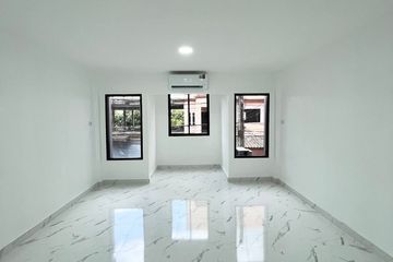 4 Bedroom Townhouse for rent in Tha Raeng, Bangkok